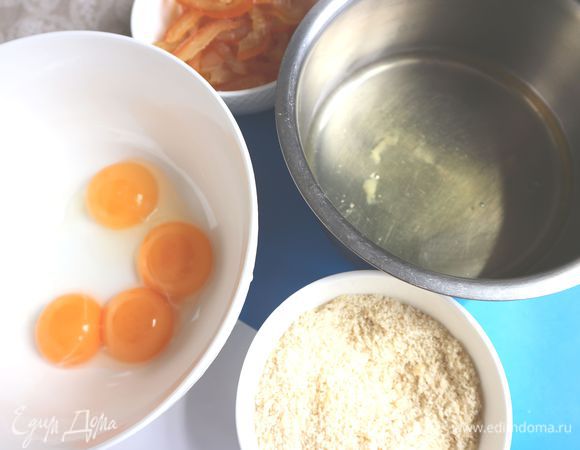 Белки отделить от желтков.