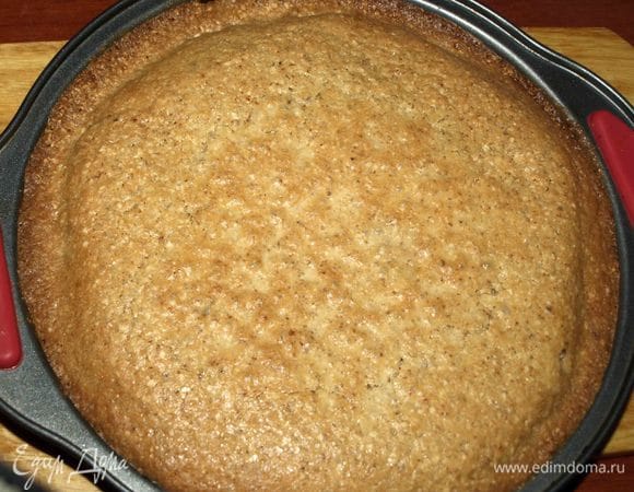 Достать готовый пирог из духовки. Дать ему полностью остыть. Достать из формы. 