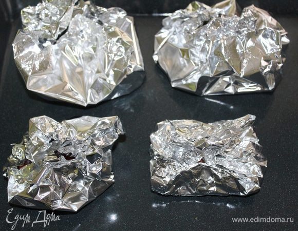 Завернуть рыбу в кулечки.