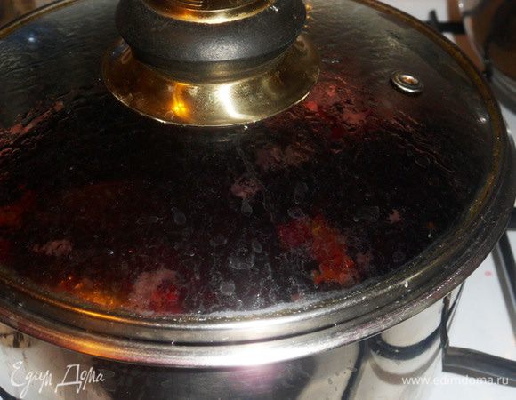 Варить под крышкой еще пять минут.