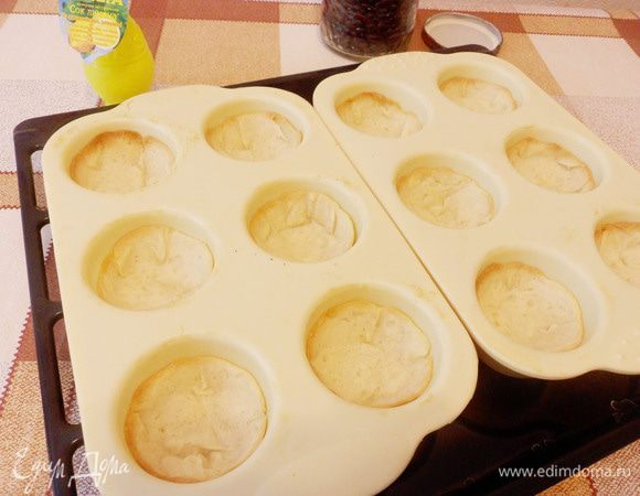 Готовые тарталетки полностью остудить.