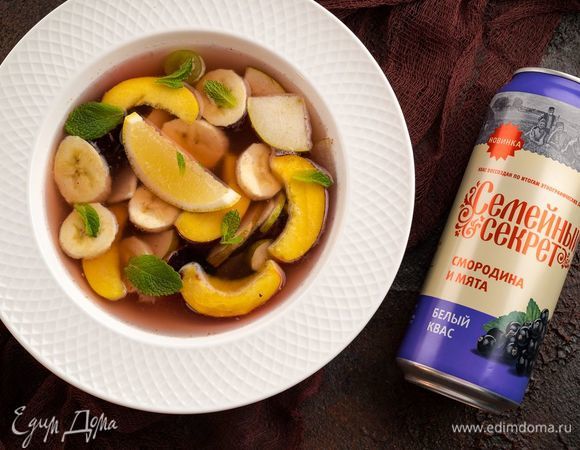 Перед подачей на стол украсьте дольками лимона и листиками мяты. 