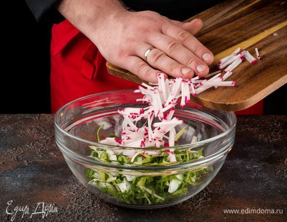 Смешайте все ингредиенты, добавьте соль и перец по вкусу.