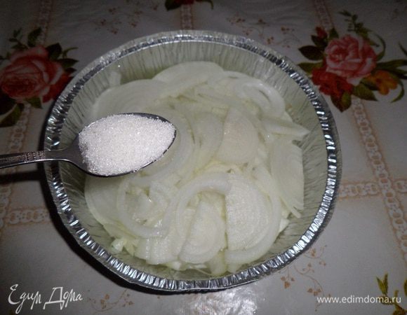 Добавляем соль и сахар.