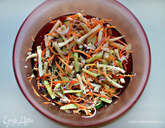 Перемешайте все ингредиенты в миске. Приправьте салат солью, перцем и заправьте соком лимона ТМ SICILIA с оливковым маслом, снова перемешайте.