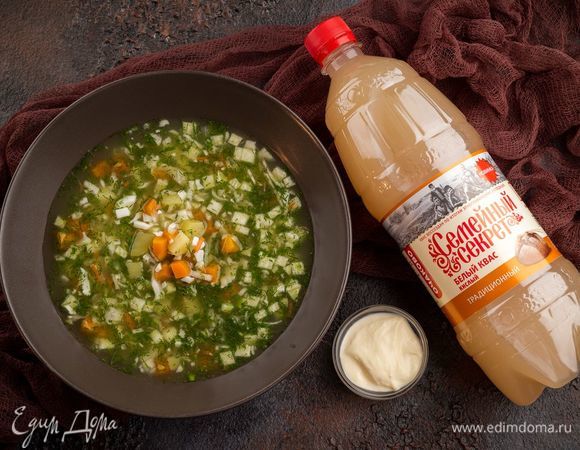 Подавайте окрошку к столу со сметаной. Приятного аппетита!