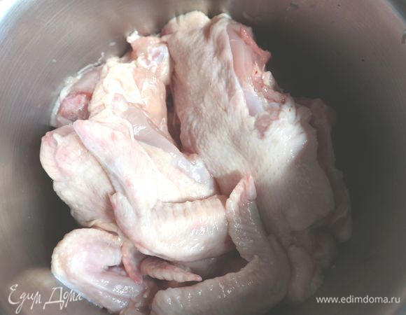 Спинная часть и крылышки предназначены для бульона.