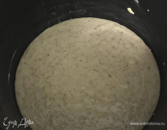 Смазать форму сливочным маслом. Вылить тесто. Поставить в скороварку на 35 минут. 
