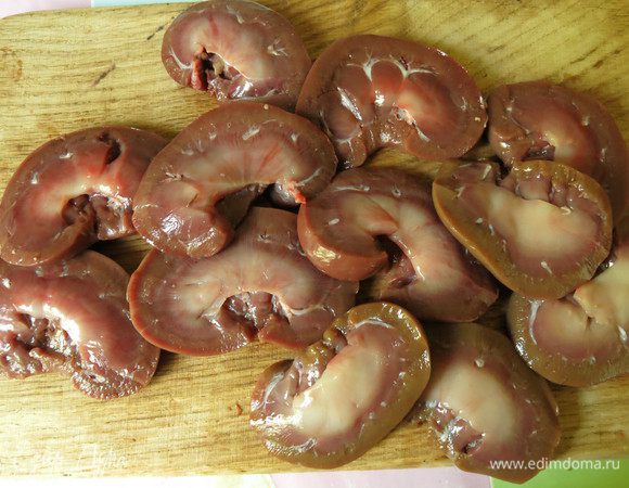 Почки еще раз промываем, при желании опускаем на 15-30 минут в воду.