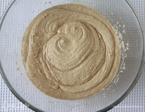 Получилась такая смесь, но еще не тесто.