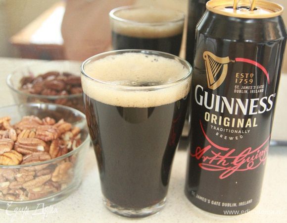 Изюминкой этого торта является темное пиво «Гиннесс».
Пекан крупно нарезать.