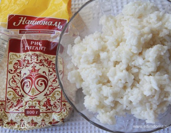 Сварить рисовую кашу из 1 стакана риса Гигант ТМ «Националь», 2 стаканов воды и 1 стакана молока + 1/2 ч. л. соли, 3 ст. л. сахара. Я варю рис на воде, в конце добавляю молоко и сахар/соль. 
Дать каше полностью остыть.