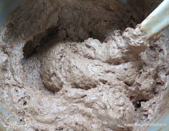 Вымешиваем вручную лопаткой до однородности.
