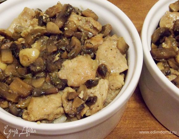 Сверху закрыть мясом с грибами.