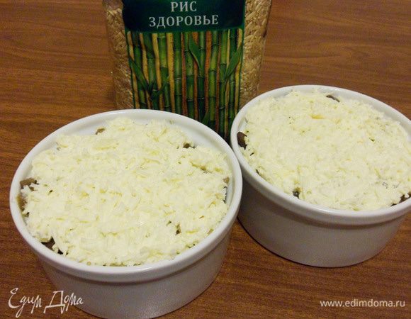 Залить сливочно-сырной массой.