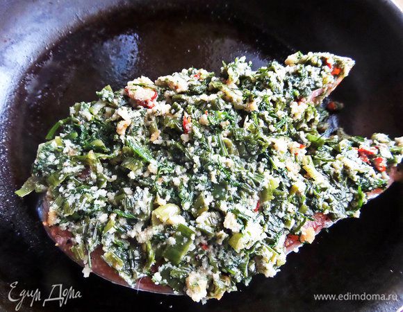 Перенести в разогретую с маслом сковороду.