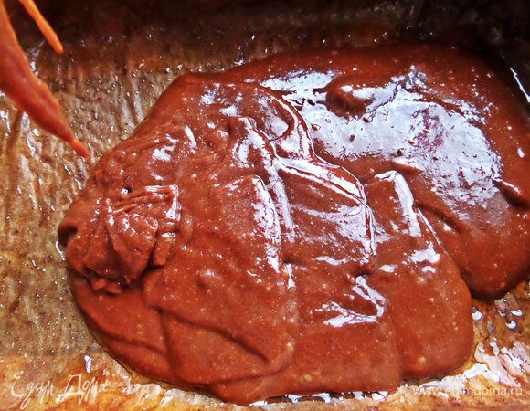 Форму застелить смазанным пергаментом.