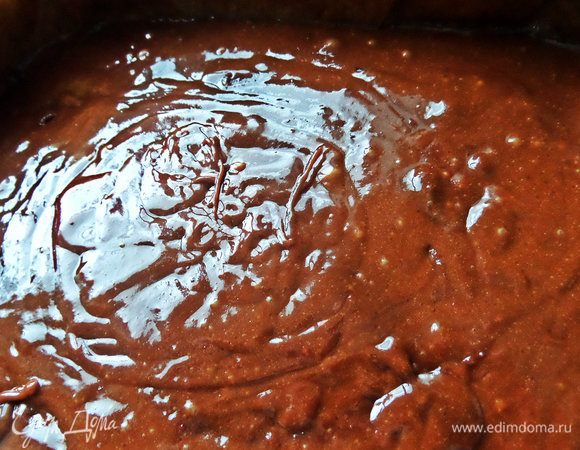 Заполнить ароматным тестом.