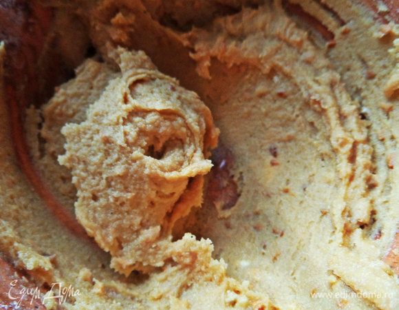 Растереть тщательно. Да, муку я не добавила, но в оригинале она была. Думаю, зависит от густоты пасты.