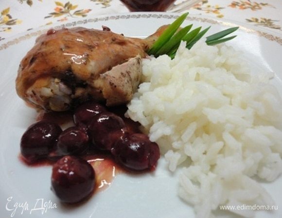 Голени (или цыплят) полить соусом и подавать с отварным рисом.