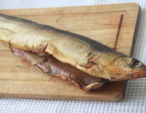 Пока плов томится, займемся балыклы. На уральском рынке я нашла только омуля. Эх, а ведь на родине, на Волге, и кутум продают.