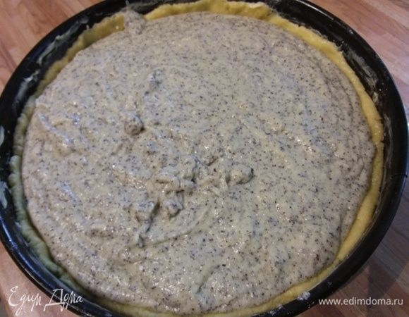 Выложить начинку и посыпать штрейзелем. 