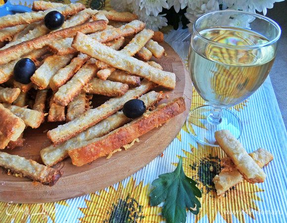 Подаем к охлажденному вину и маслинки тут кстати.