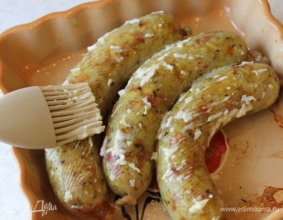 Обжаривайте Ведарай на гриле, переворачивая с одной стороны на другую, до румяной корочки. В конце  приготовления, смажьте их чесночной сметаной и доведите до готовности. 