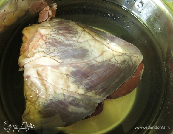 Сердце вымачиваем в холодной воде насколько часов.