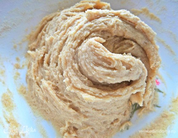 Замесить тесто. Кстати, тесто очень вкусное.