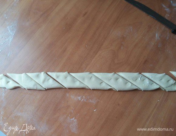 Разрежем по косой на кусочки.