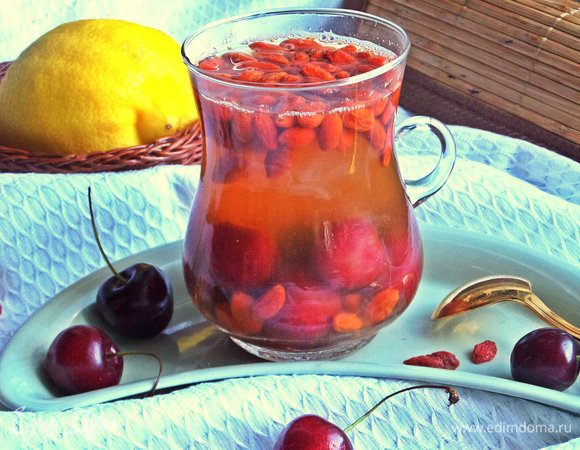 Разлить по бокалам. Подавать!