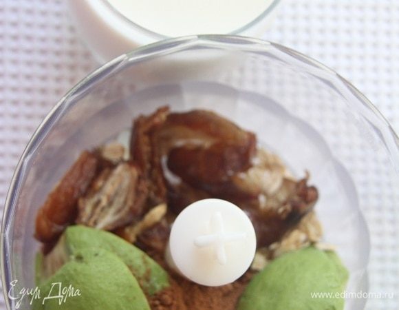 Поместить ингредиенты в блендер, взбить 1-2 минуты.