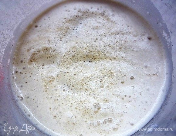 Взбиваем все компоненты блендером несколько минут до пышной пены.