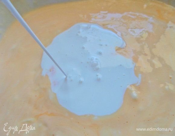 Влить молоко, у меня жирное.