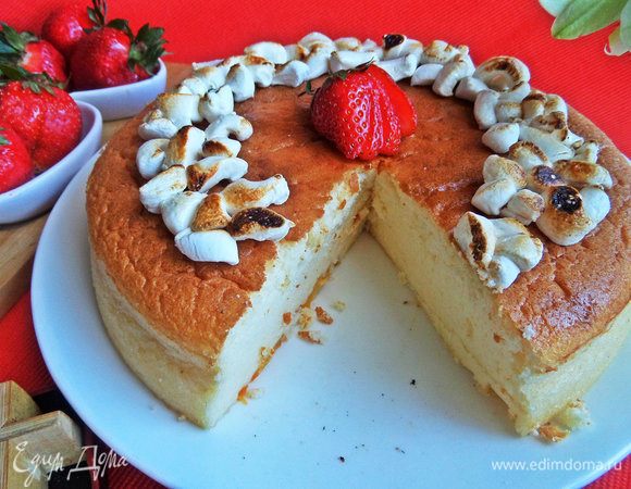 Вид в разрезе похож на бисквит, но это не так. Более влажный и очень сырный! Не передать, на что похож, но легче, чем творожные чизы.