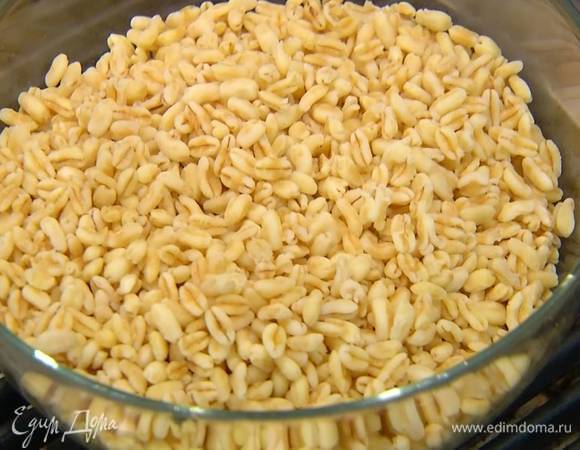 Пшеницу предварительно замочить на ночь, затем отварить согласно инструкции на упаковке.