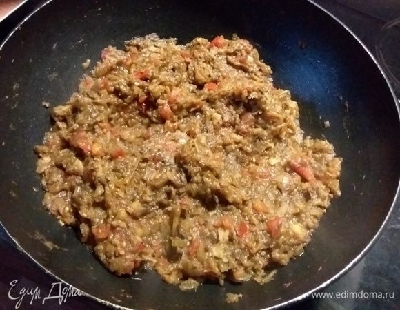 Полностью остудить, подавать, посыпав блюдо свежей кинзой. 