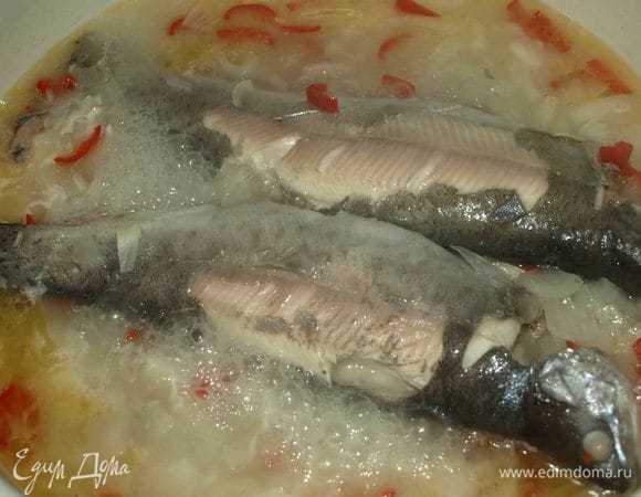 Добавить воды. Закрыть крышкой и варить 15 минут.