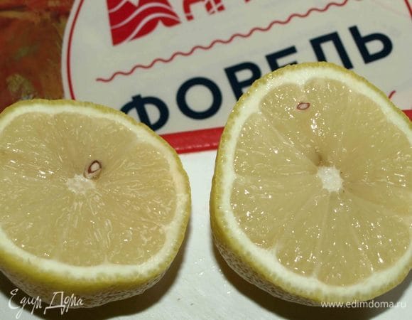 Через 15 минут добавить сок одного лимона. И проварить 1-2 минуты.