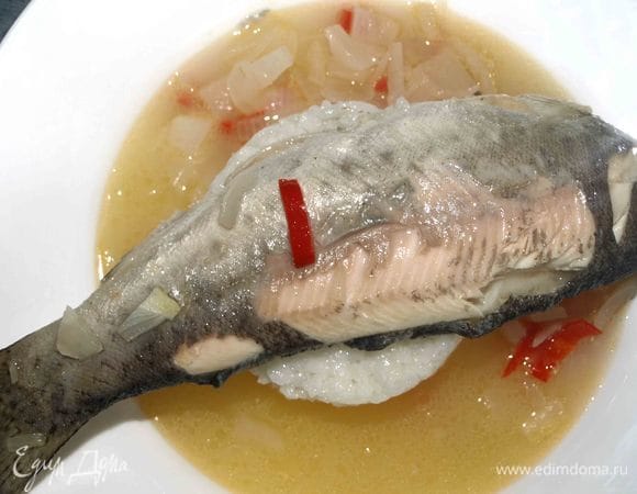 Рыбу можно подать целиком.