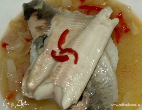 Но удобнее рыбу подать, отделив от костей.