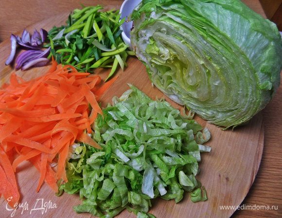 Айсберг порубить,но позже уже для подачи.