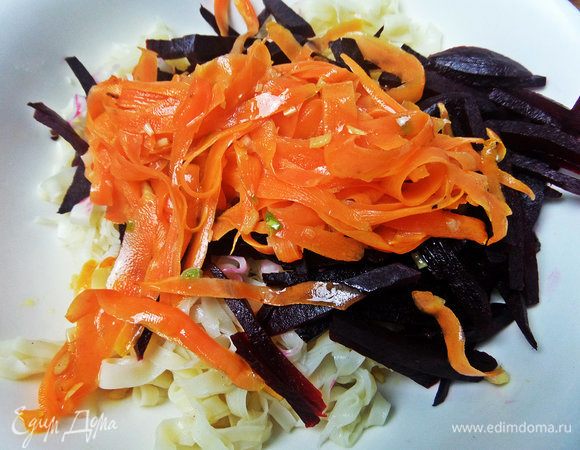 Теплую морковь с чесноком добавить тоже.