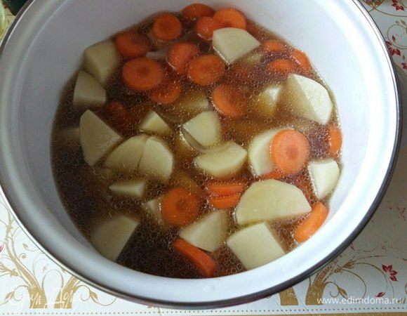 Поставим на огонь и нагреваем до закипания.