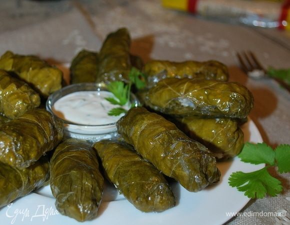Долма очень вкусная с соусом, как в горячем так и в холодном виде.