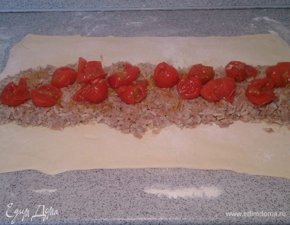 Выкладываем печеные черри.