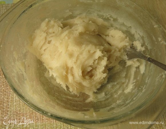 Масса моти с каждым нагреванием становится прозрачнее, тягучее, пластичнее, всего 5 подходов по 2 минуты.