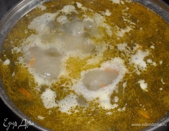 Доводим до кипения. Варим 2-3 минуты.