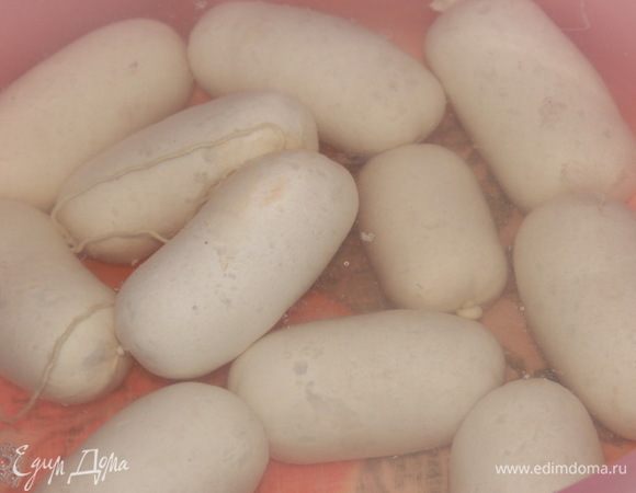 Таким же способом делаем и сардельки, только время готовки увеличивается до 20 минут 2 раза.